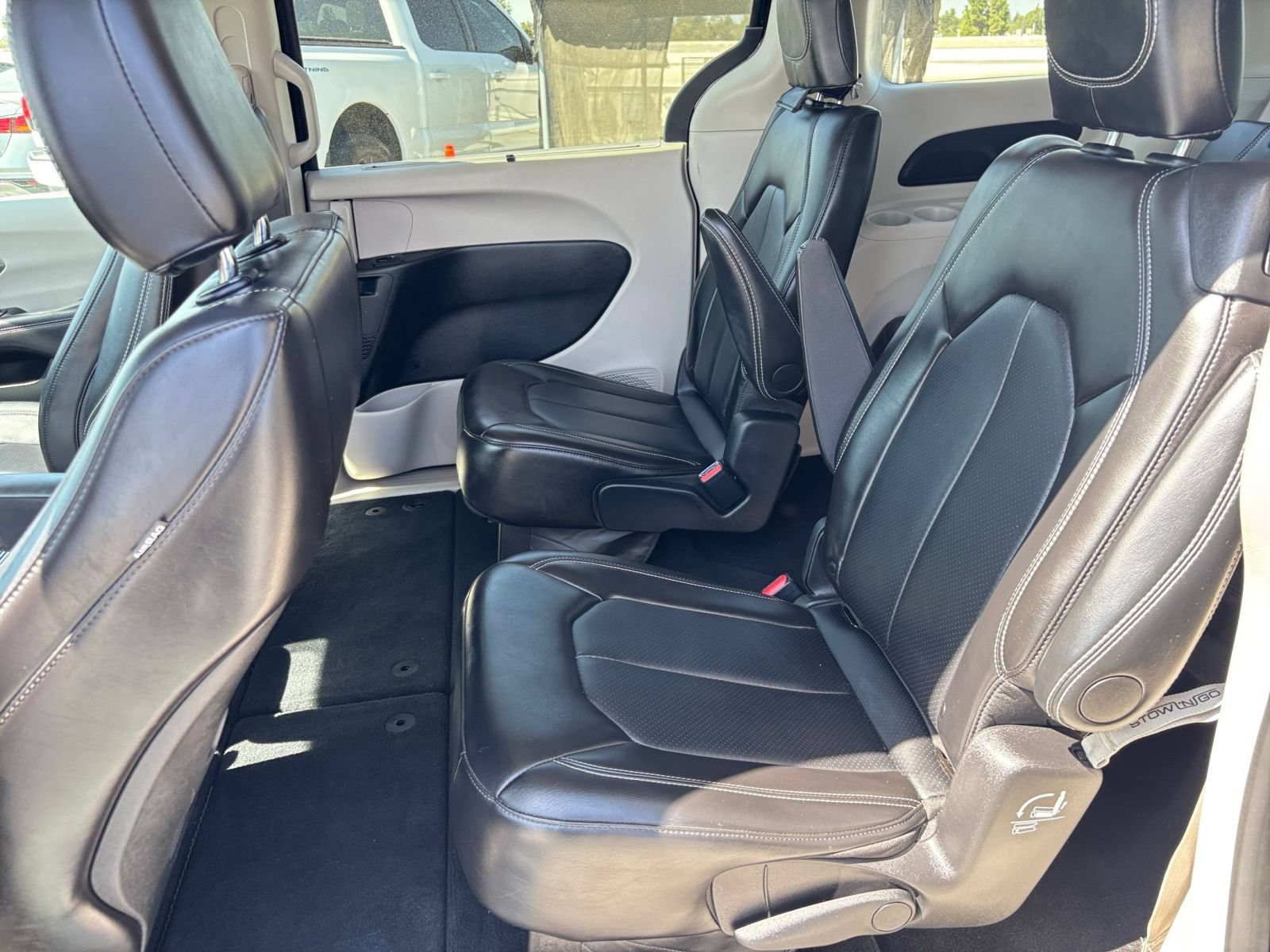 Used 2024 Chrysler Pacifica Touring-L FWD image 27