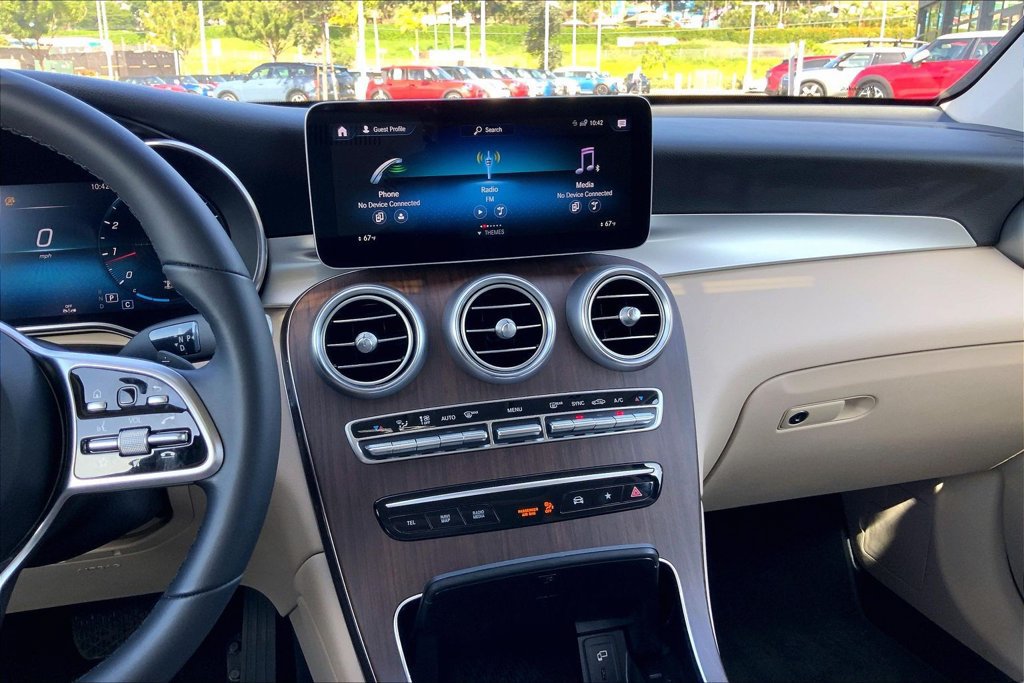 Used 2023 Mercedes-Benz GLC 300 4MATIC Coupe image 6
