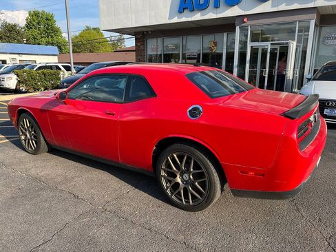 Used 2015 Dodge Challenger SXT RWD image 12