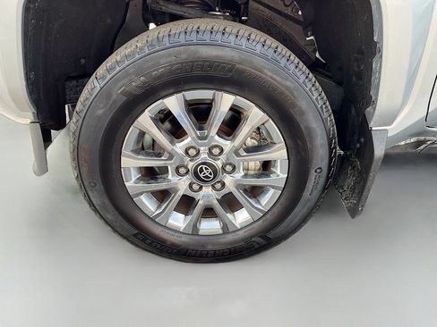 Used 2024 Toyota Tacoma Limited w/ Limited Package (LT) AWD/4WD image 32