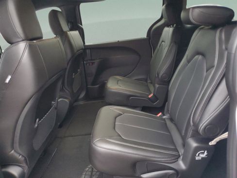 New 2026 Chrysler Voyager LX image 6