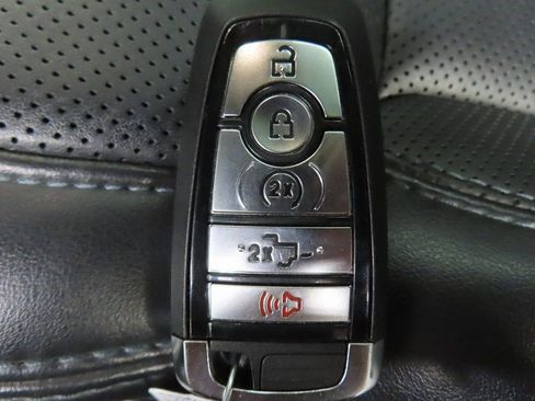 Used 2025 Ford F350 Platinum w/ FX4 Off-Road Package image 76