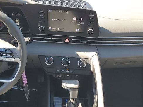 Used 2023 Hyundai Elantra SE image 14