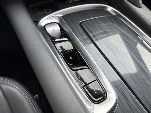 Used 2024 Buick Enclave Premium image 23