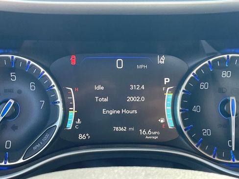 Used 2023 Chrysler Pacifica Touring-L image 9