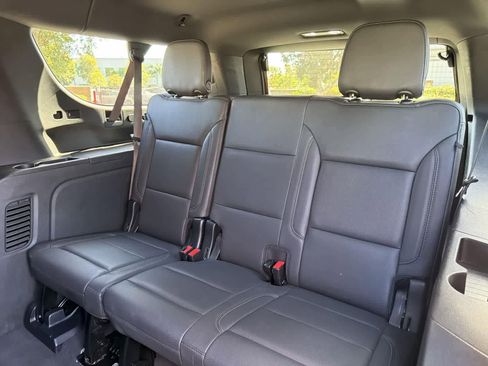 Used 2023 Chevrolet Suburban LT image 28