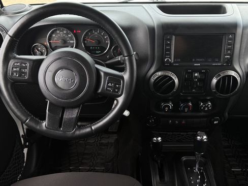 Used 2018 Jeep Wrangler Unlimited Sport S image 13