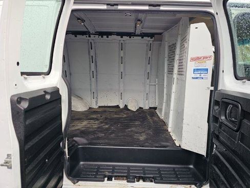 Used 2017 Chevrolet Express 2500 RWD image 22