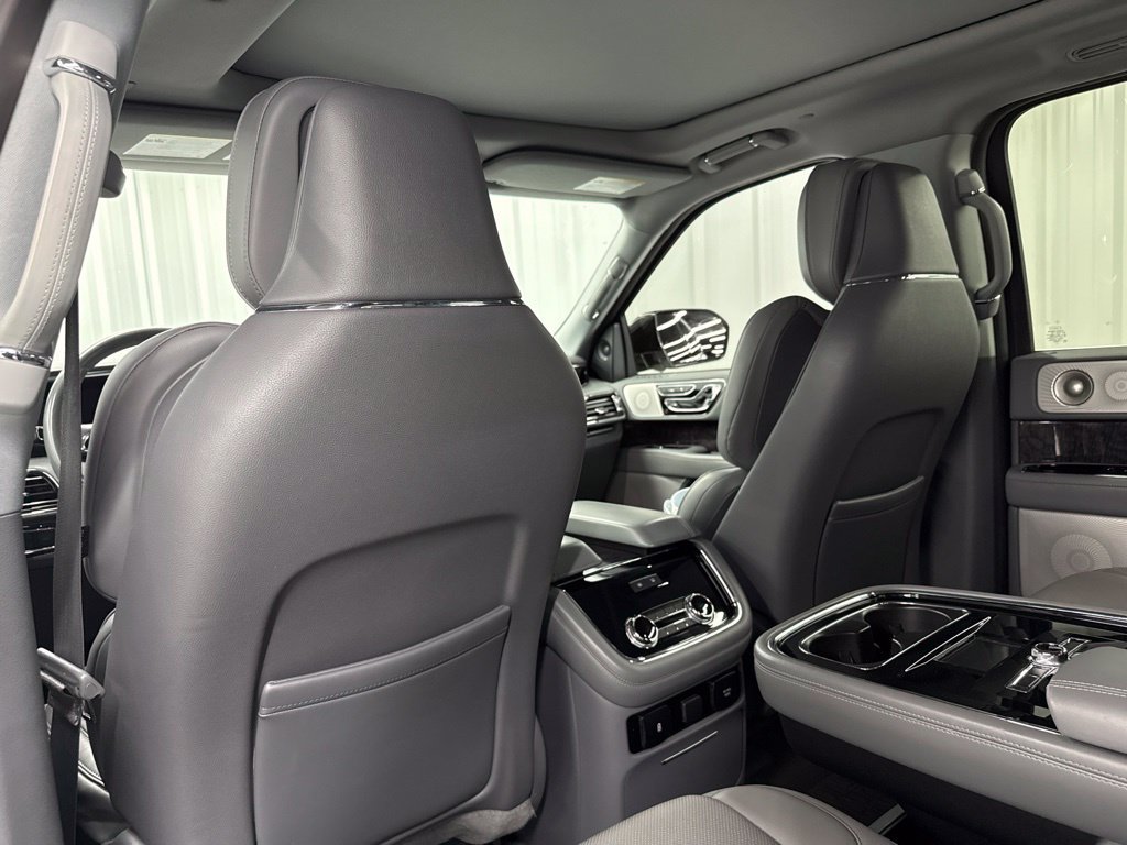 Used 2018 Lincoln Navigator Reserve w/ Technology Package AWD/4WD image 13
