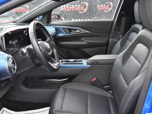 Used 2025 Chevrolet Equinox EV LT w/ Convenience Package image 17