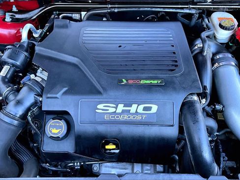 Used 2017 Ford Taurus SHO image 32