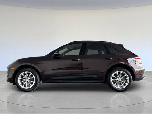 Certified 2022 Porsche Macan AWD/4WD image 2