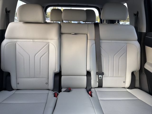 Used 2025 Hyundai Santa Fe SEL FWD image 32