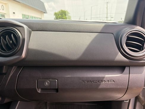 Used 2019 Toyota Tacoma TRD Off-Road w/ Technology Package AWD/4WD image 20