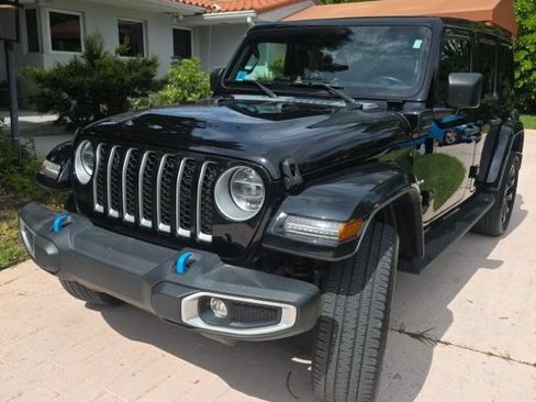 Used 2022 Jeep Wrangler Unlimited Sahara AWD/4WD image 1