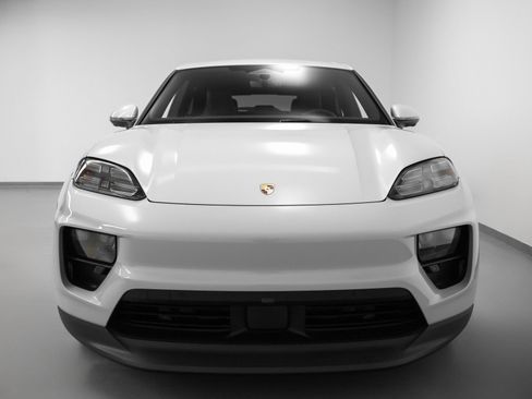Certified 2025 Porsche Macan 4S Electric AWD/4WD image 8
