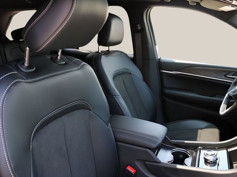New 2026 Jeep Grand Cherokee Altitude RWD image 21