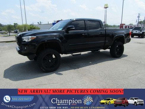 Used 2018 Toyota Tacoma TRD Sport w/ TRD Premium Sport Package AWD/4WD image 1