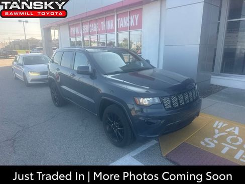 Used 2017 Jeep Grand Cherokee Altitude AWD/4WD image 1