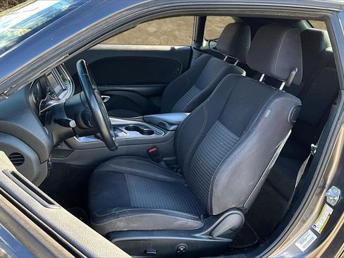 Used 2015 Dodge Challenger SXT image 20