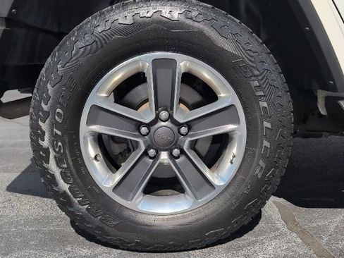 Used 2019 Jeep Wrangler Unlimited Sahara image 9