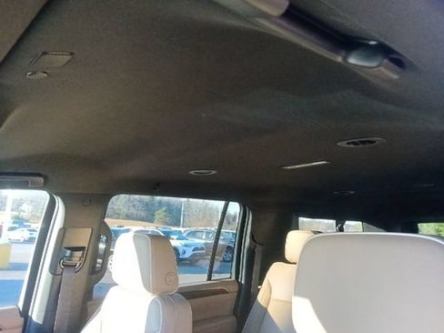 Used 2024 Chevrolet Suburban Premier RWD image 11