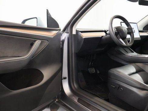 Used 2025 Tesla Model Y Long Range image 8