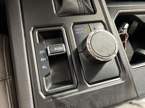 Used 2022 Toyota Tundra Limited AWD/4WD image 33