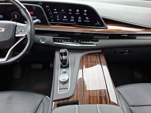 Certified 2023 Cadillac Escalade ESV Premium Luxury image 19