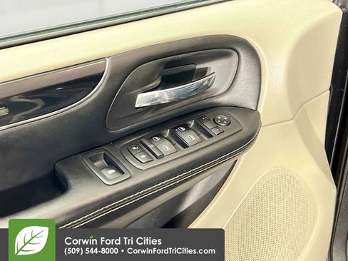 Used 2018 Dodge Grand Caravan SXT FWD image 12