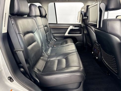 Used 2016 Toyota Land Cruiser image 36
