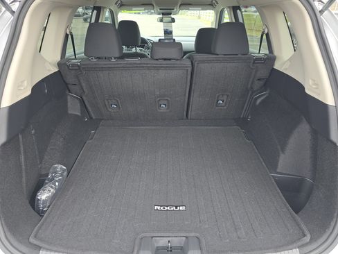 Used 2025 Nissan Rogue S image 21