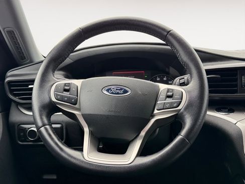 Used 2023 Ford Explorer XLT image 14