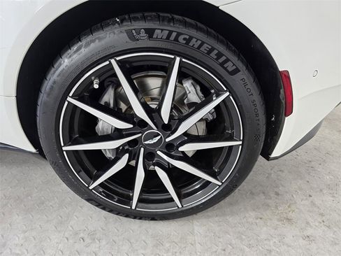 Used 2023 Aston Martin DB11 Coupe image 14