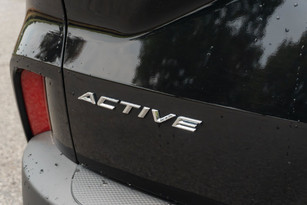 Used 2025 Ford Escape Active AWD/4WD image 8