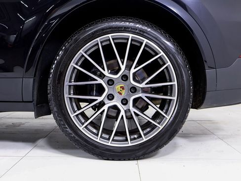 Certified 2022 Porsche Cayenne AWD/4WD image 28