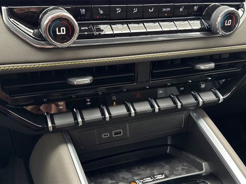 New 2026 Chevrolet Colorado ZR2 w/ Technology Package image 20