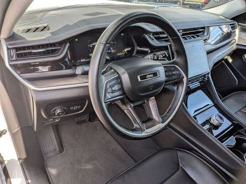 Certified 2022 Jeep Grand Cherokee L Limited AWD/4WD image 11