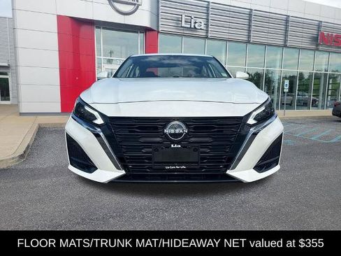 Certified 2023 Nissan Altima 2.5 SV w/ SV Premium Package AWD/4WD image 3