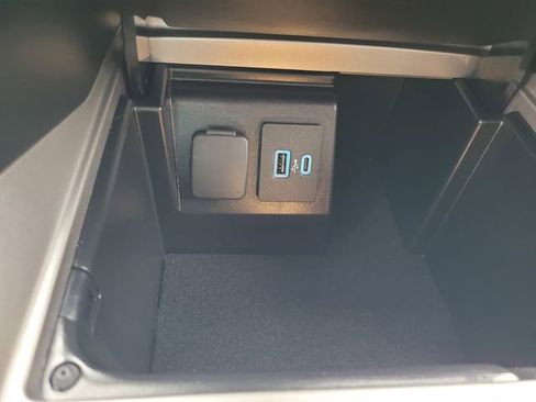 Certified 2022 Ford Explorer XLT w/ Equipment Group 202A image 25