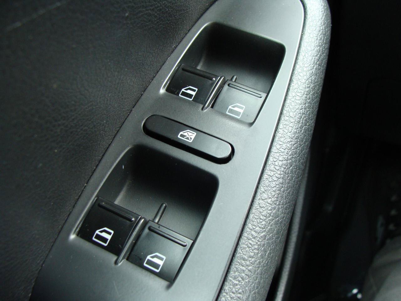 Used 2013 Volkswagen Jetta SE FWD image 21