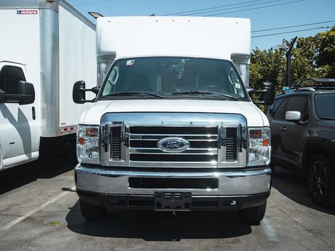 Used 2019 Ford E-350 and Econoline 350 Super Duty image 2