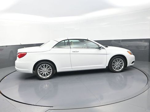 Used 2011 Chrysler 200 Limited FWD image 12