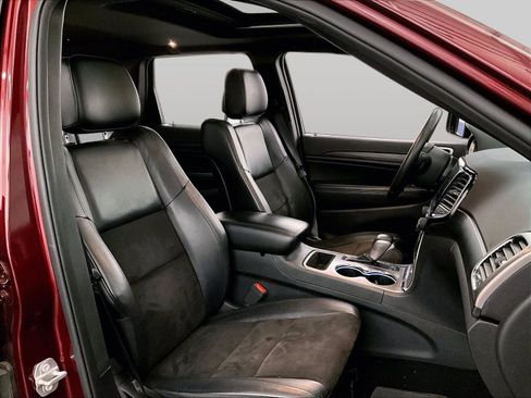 Used 2019 Jeep Grand Cherokee Altitude image 7