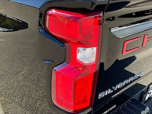 Used 2019 Chevrolet Silverado 1500 RST image 26