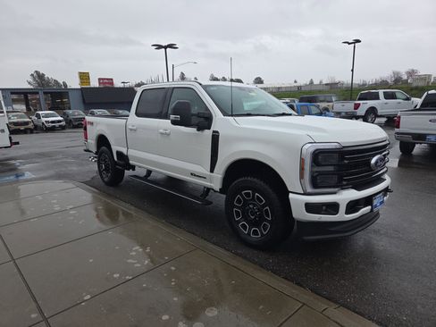 New 2026 Ford F250 Platinum w/ FX4 Off-Road Package image 7