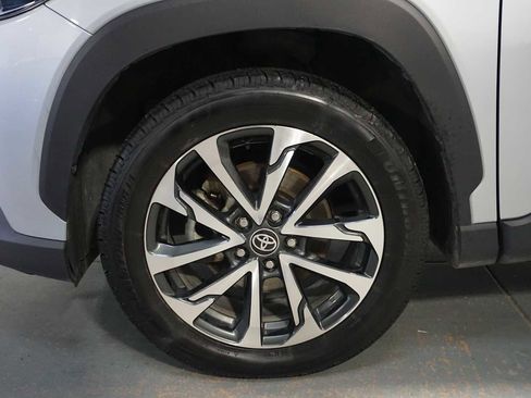 Used 2023 Toyota Corolla Cross XLE image 9