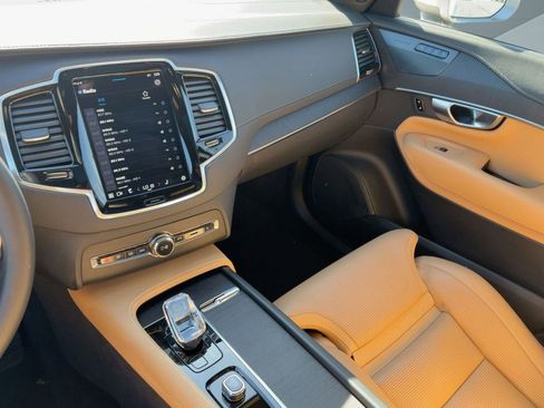 Certified 2024 Volvo XC90 B6 Ultimate w/ Protection Package Premier image 27