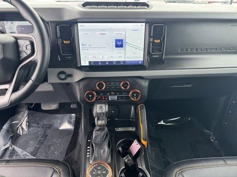 Used 2023 Ford Bronco Badlands image 16