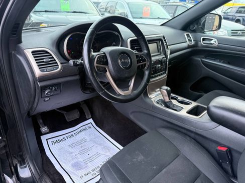 Used 2017 Jeep Grand Cherokee Laredo w/ Quick Order Package 23E image 14